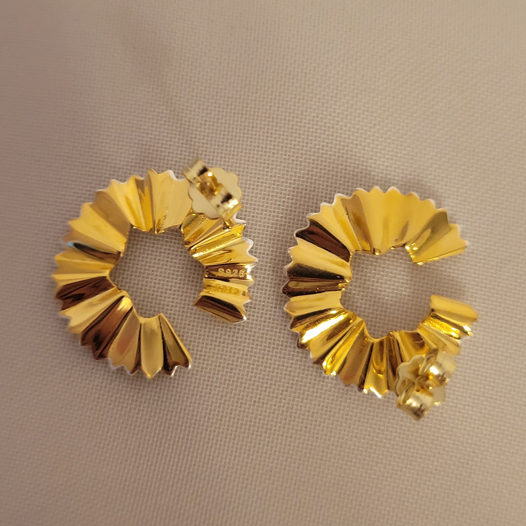 SilverBloom 925 Shavings Stud Earrings – 18K Gold Plated & Sterling Silver