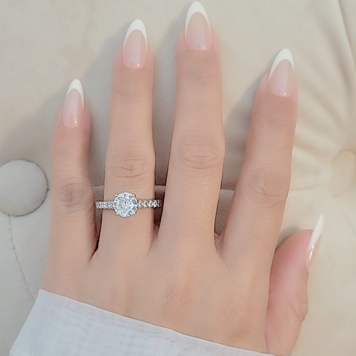 SilverBloom 925 Round-Cut Cubic Zirconia Solitaire Ring with Pavé Band – Size 7