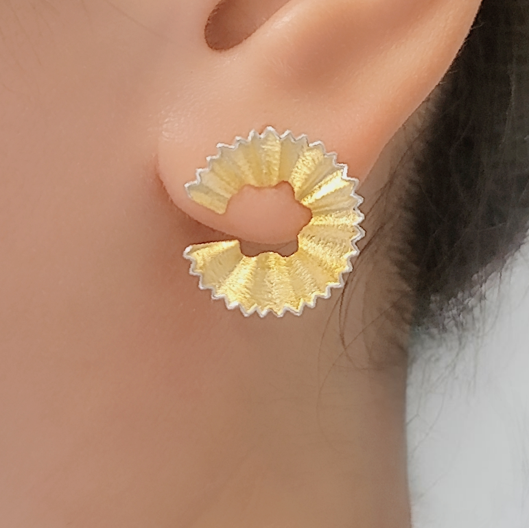 SilverBloom 925 Shavings Stud Earrings – 18K Gold Plated & Sterling Silver