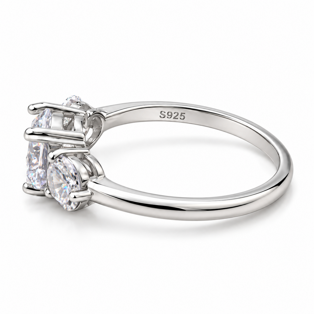 S925 Sterling Silver Round Brilliant-Cut Cubic Zirconia Three-Stone Ring – Size 8