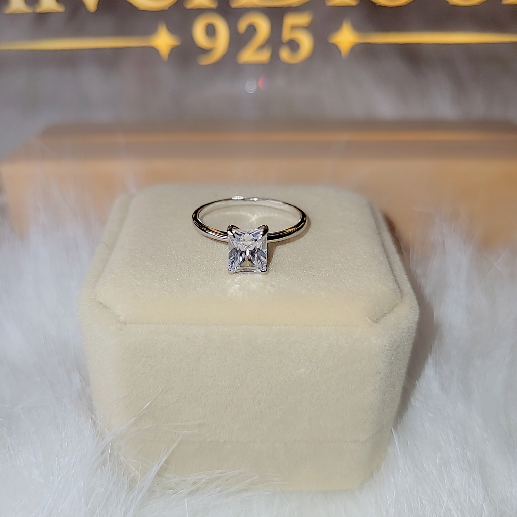 SilverBloom 925 Princess-Cut Cubic Zirconia Ring – Size 8