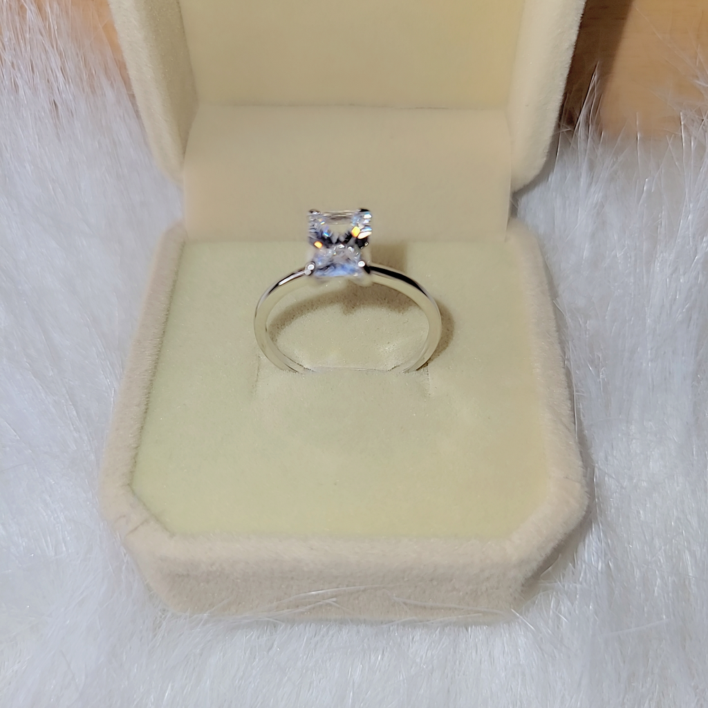 SilverBloom 925 Princess-Cut Cubic Zirconia Ring – Size 8